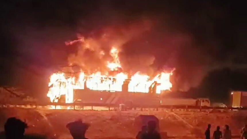 Private Bus me aag : हरियाणा में हाईवे पर जा रही प्राइवेट बस में लगी आग, 8 यात्री झुलसे, 200 से ज्यादा थे सवार,