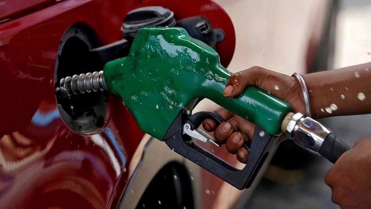 Petrol Diesel Price Change 4 December: पेट्रोल-डीजल के नए रेट्स, 4 दिसंबर 2024: देशभर में कीमतों में बदलाव, टंकी फूल करवाने से पहले जानिए आपके शहर में क्या है ताजा रेट