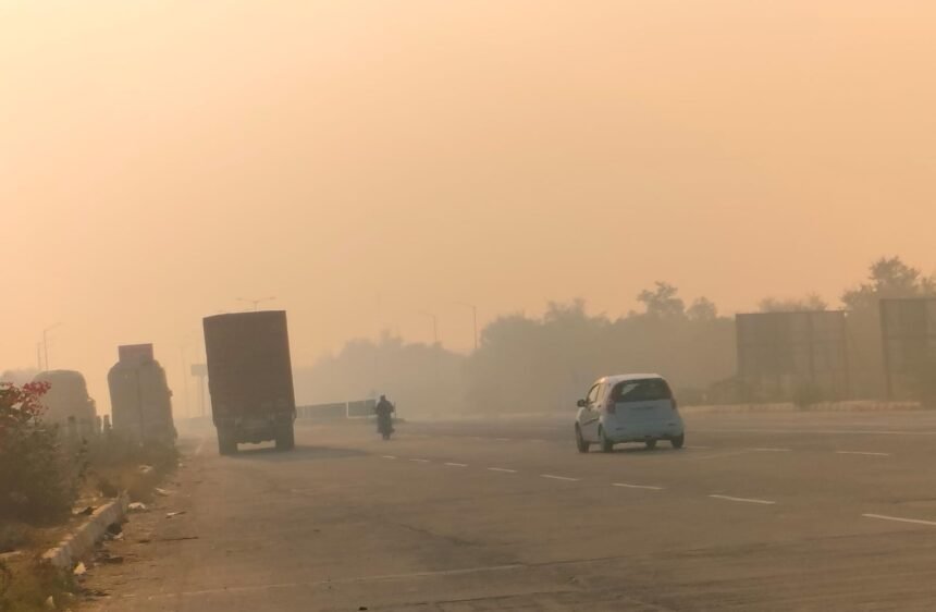 Jind ka Mausam Sunday night in Jind was the coldest of the season, temperature reached 2 degrees, wheat crop is waiting for fog.