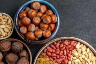 If you want to keep facial skin tight then eat these dry fruits daily, you will look young for 50 years