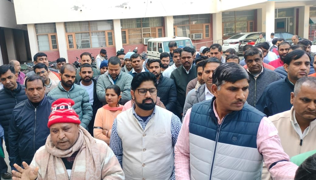 Jind patwari protest Patwari and lawmen protested in Jind, memorandum to DC