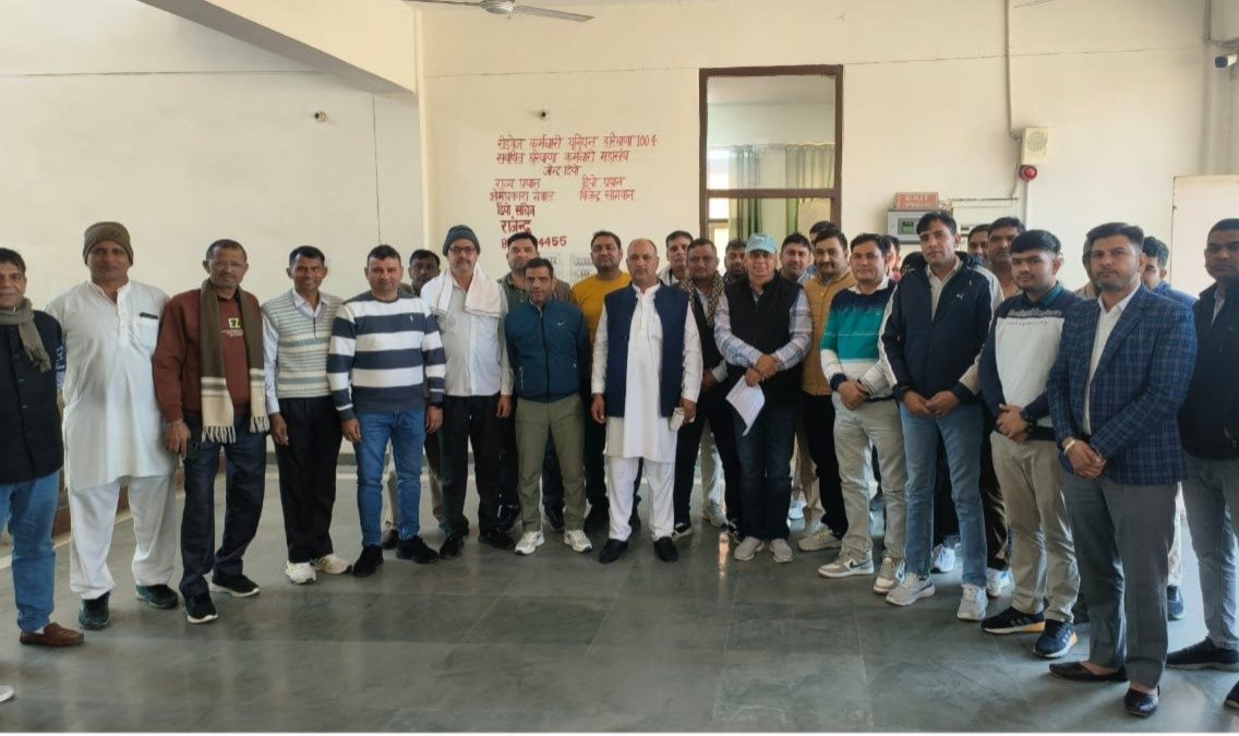 Protest against private electric buses in Haryana, roadways unions demonstrated, said that the transport department should buy the buses instead of taking them on contract.