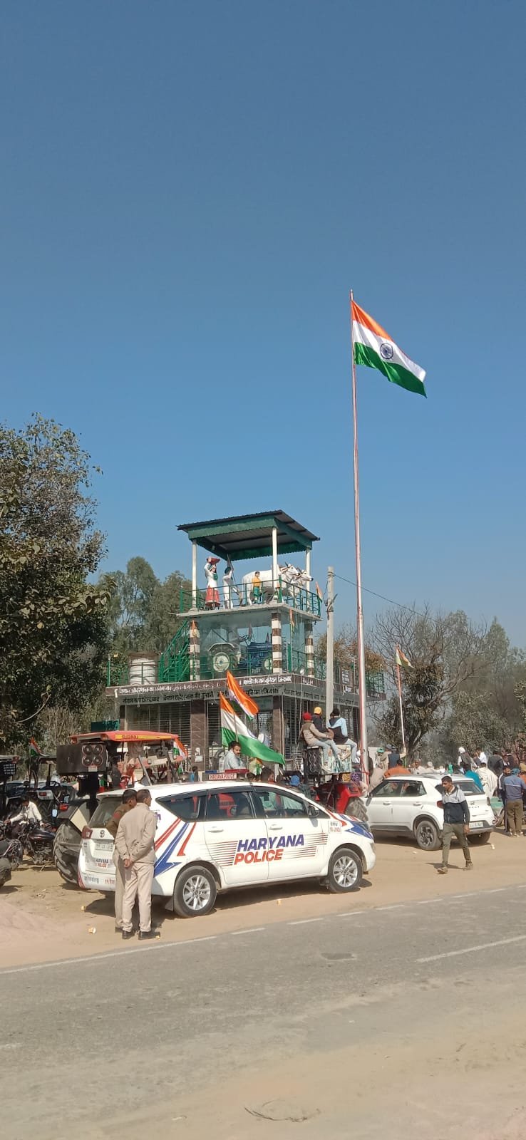 Jind farmer tractor march: Bhakiyu took out a tractor rally on 26 January in Jind, hoisted the tricolor at the martyr's memorial