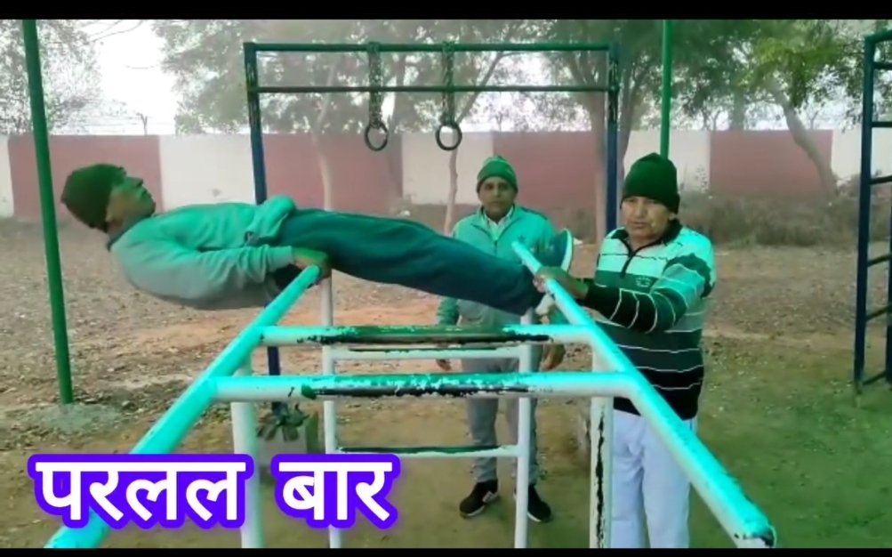 Retired Inspector Sajjan Kharb is treating knees, back pain and cervical problems by exercising with parallel bar, started the campaign 10 years ago, thousands of people joined.