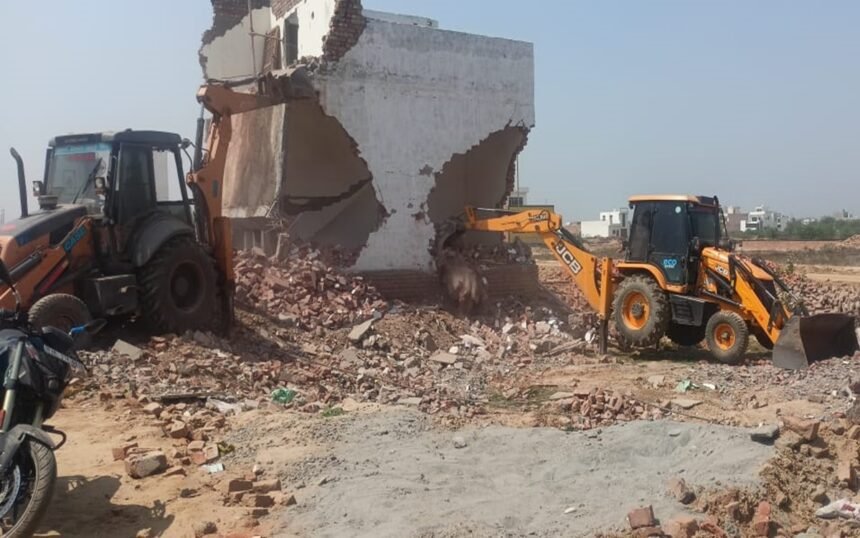Jind Demolition: Yellow paw on illegal construction at Jind new bus stand